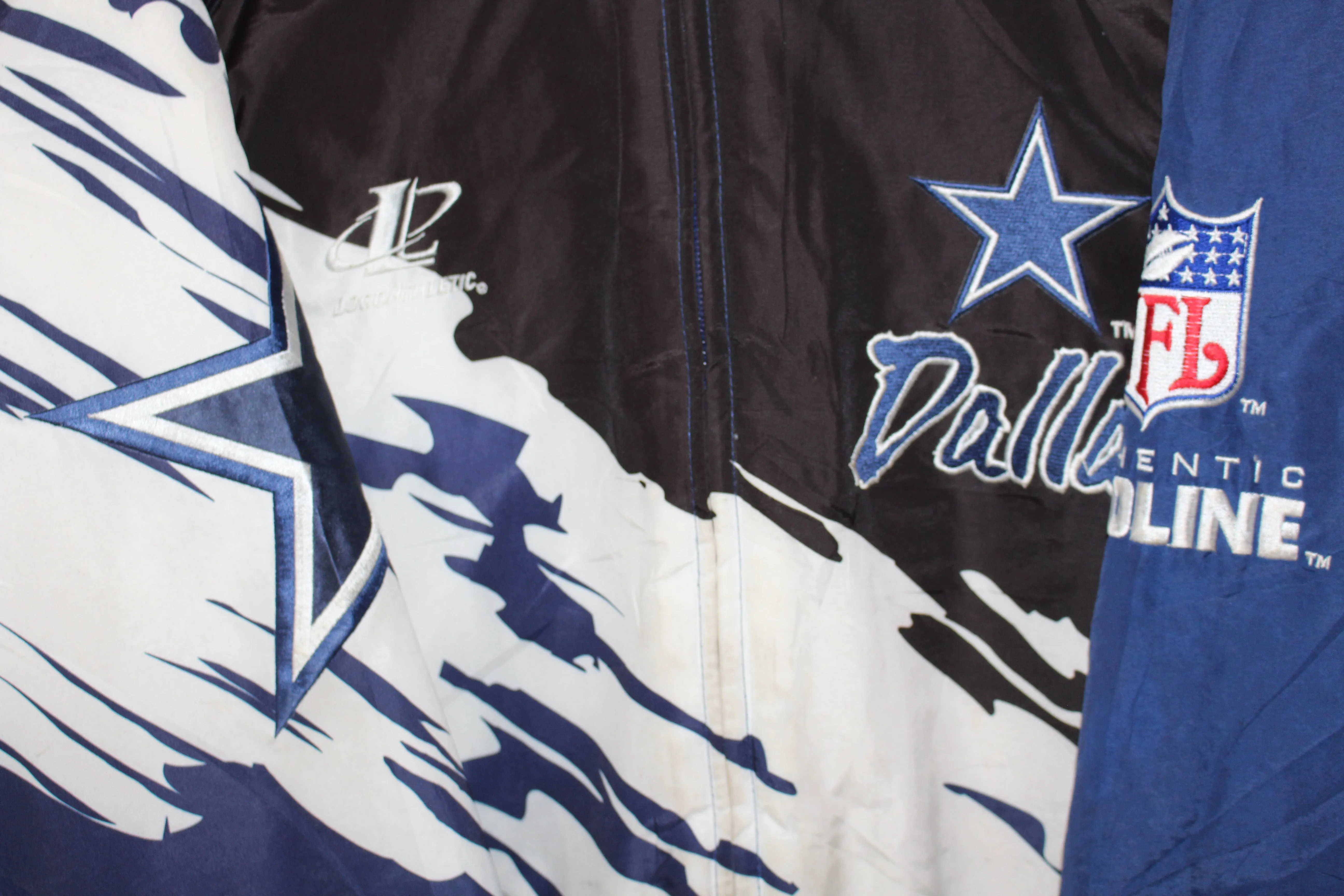 Dallas Cowboys Pro Line Logo Athletic Sharktooth Puffer (L)