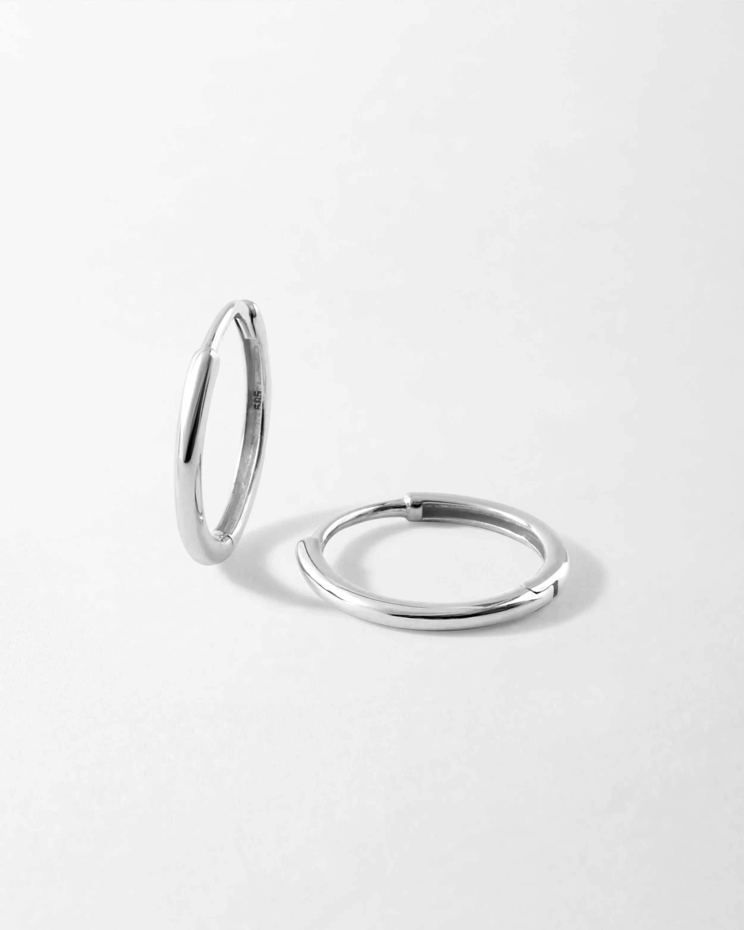 Medium Classic Hoop Earrings - White Gold