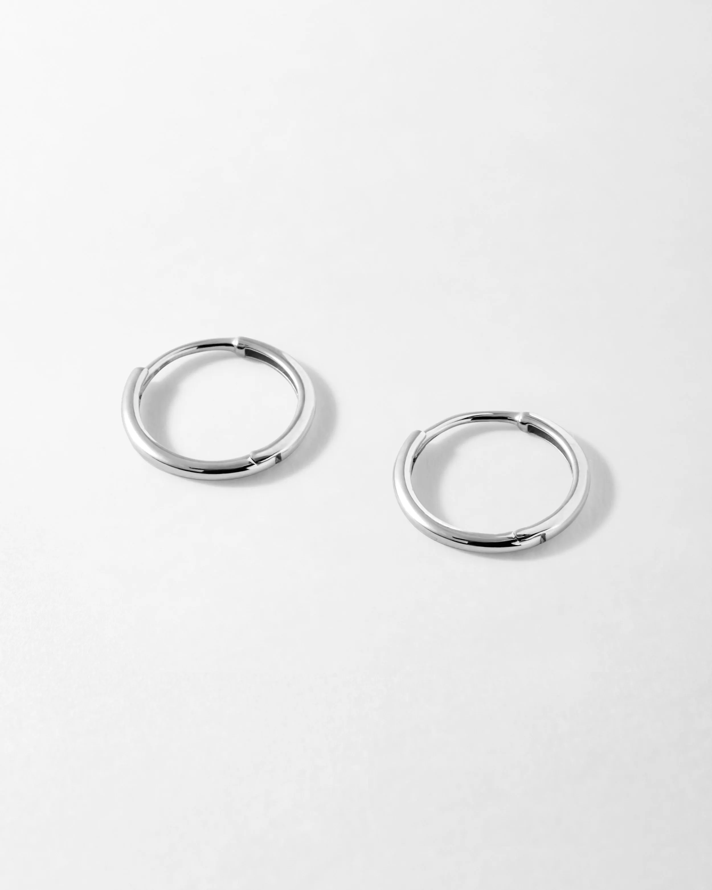 Medium Classic Hoop Earrings - White Gold