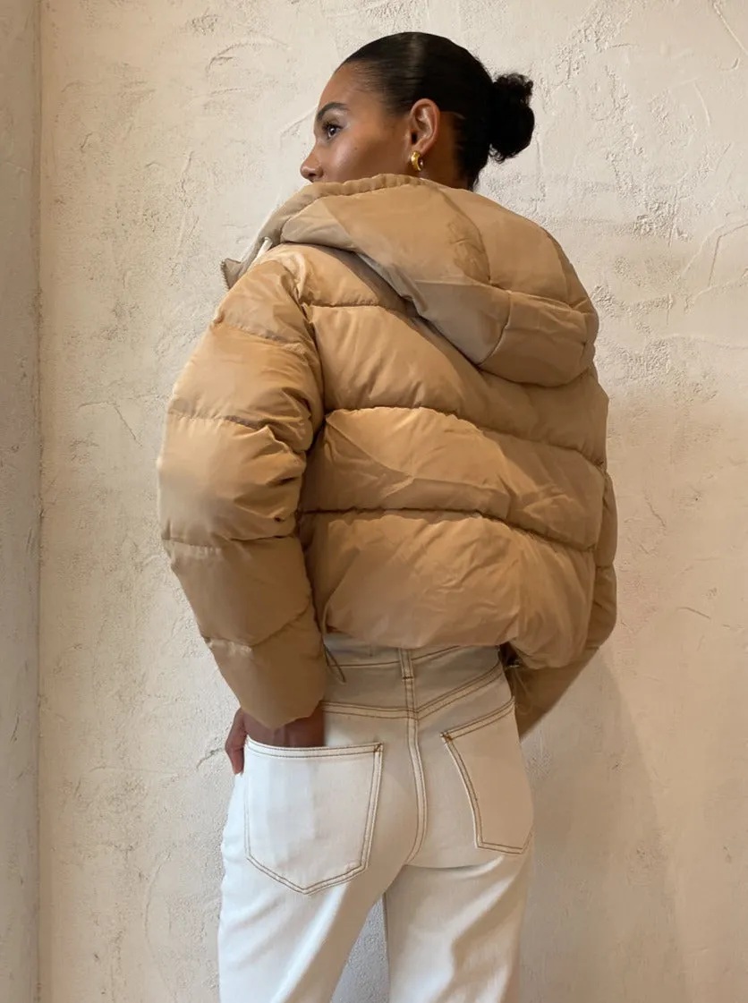 Orbit Puffer Jacket in Sand