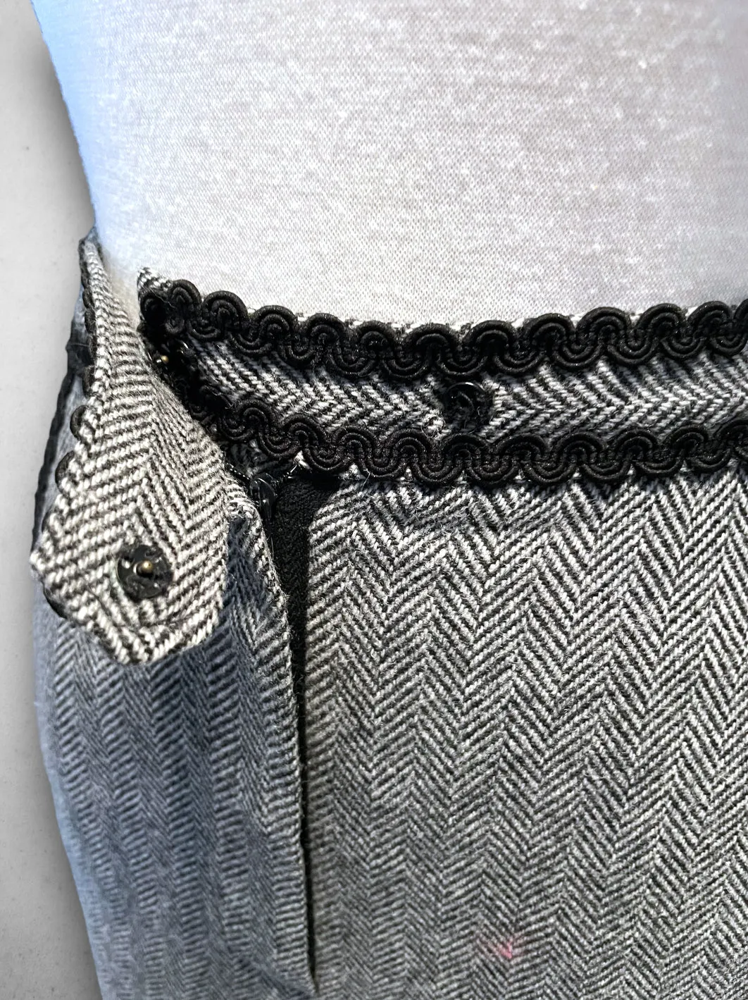 Vintage Grey & Black Chevron Pattern Wool Pencil Skirt with Black Ribbed Detail